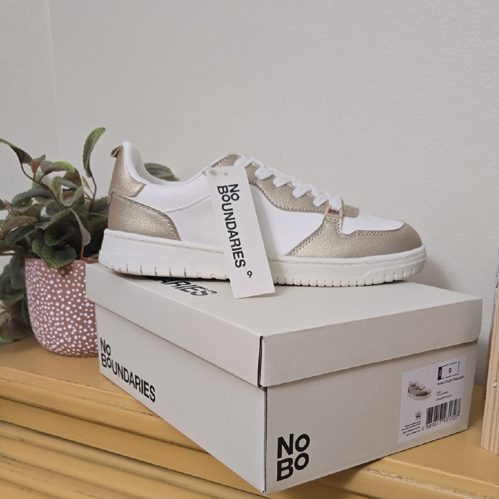 No Boundaries Women's Casual Sneaker, Gold, Size 9
